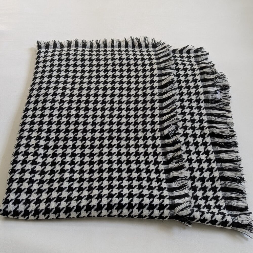 Akira Chicago Red Label Classic Black And White Hounds Tooth Winter Scarf Long - Picture 3 of 4